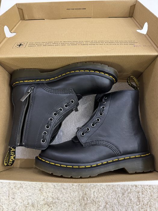 Чисто нови боти Dr. Martens