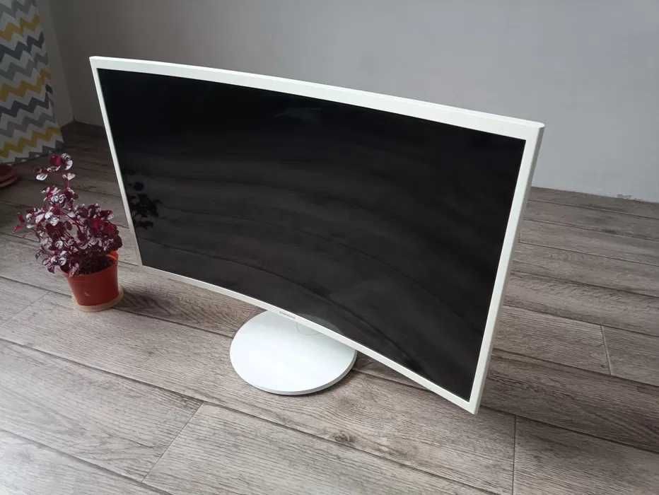 Монитор Samsung 32 дюйма FullHD