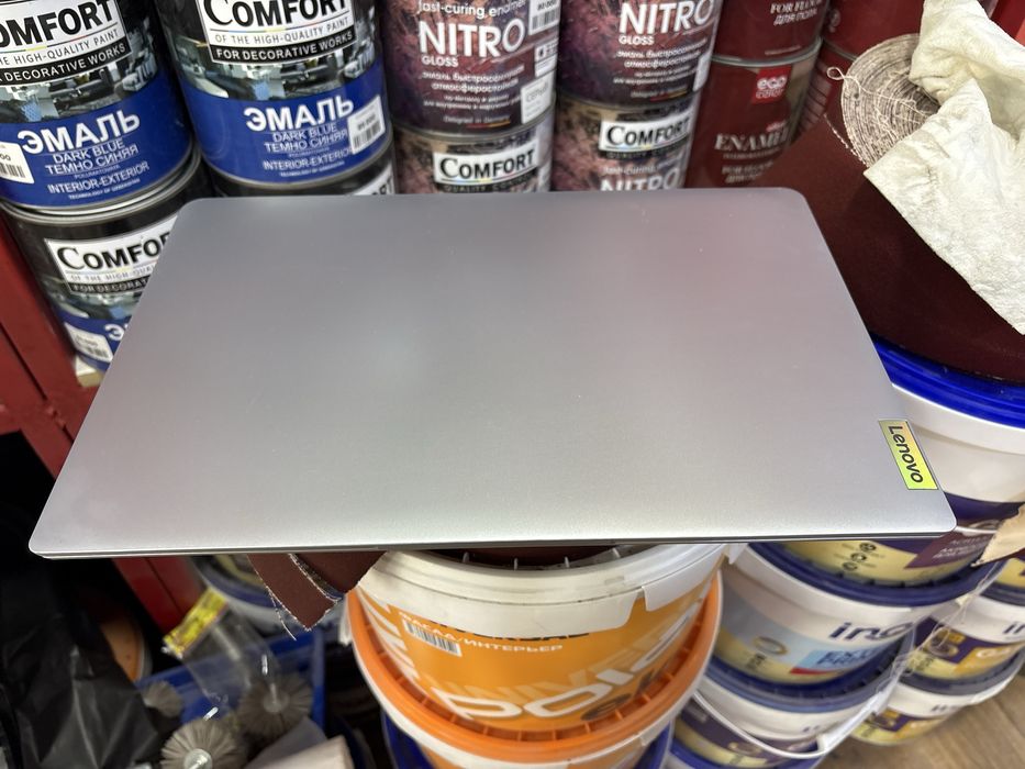 Lenevo noutbook sotiladi