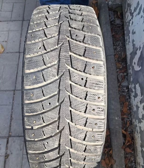 Продам зимние шины 225/65/17 (4шт)