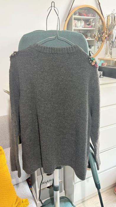 Pulover Zara gri închis m cu pietre impecabil