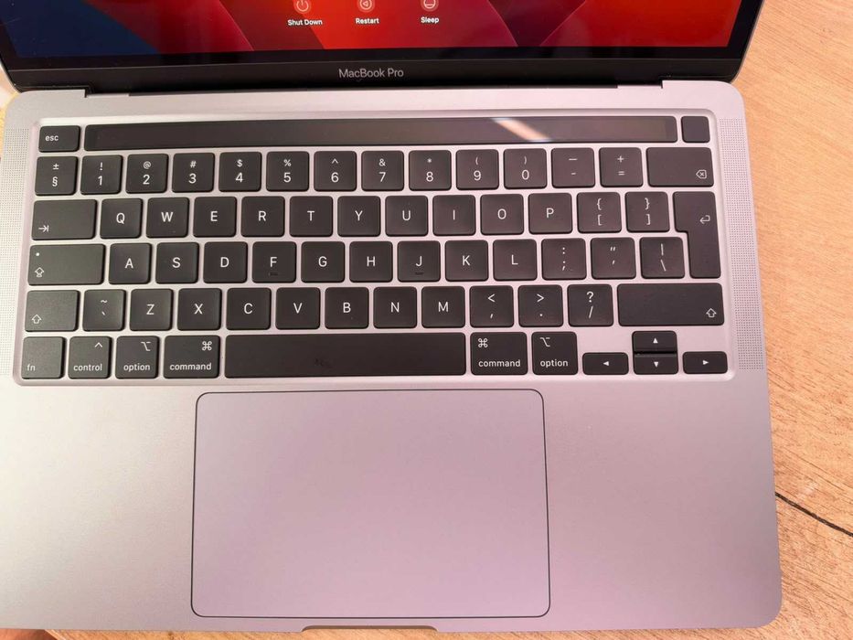 Apple MacBook Pro 13” 2020 i7 32GB RAM 1TB SSD – 48 Cicluri – Garanție 24 Luni