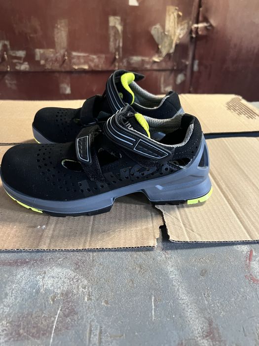 Vand sandale protectie Uvex marimea 38