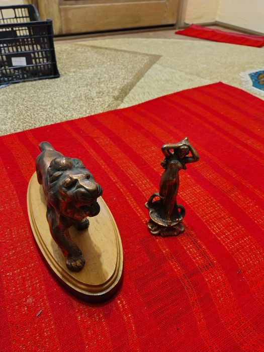 Vând statuete vintage