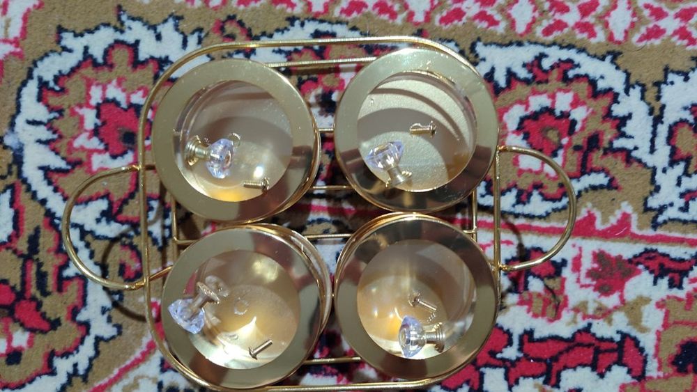 Набор стеклянных баночек с крышками и подставкой (4 шт)