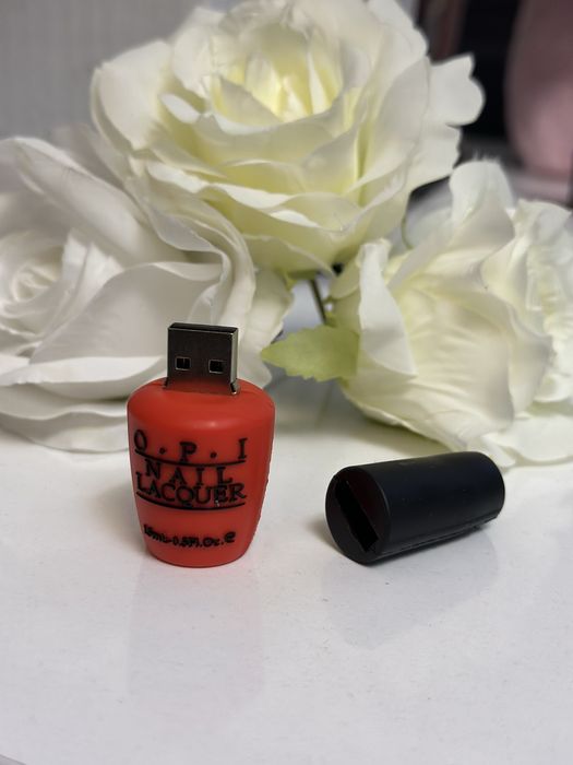 Флашка лак за нокти OPI 16GB