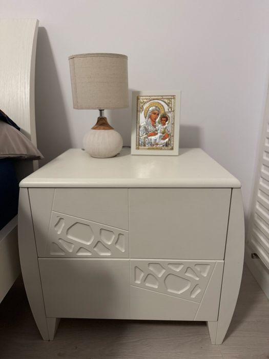 Dormitor lemn masiv ( achizitionat din Italia ) saltea inclusa noua **