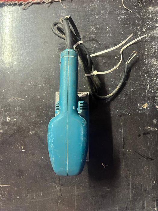 Электролобзик MAKITA