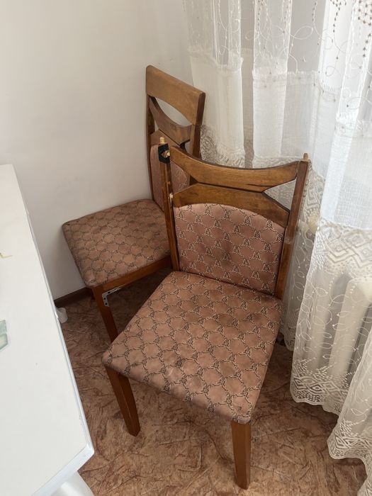 2 шкафа , 4 стула