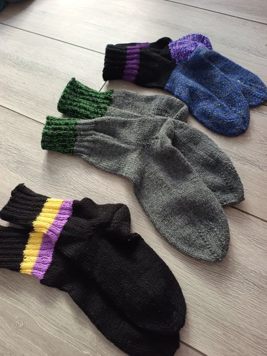 Vând șosete de lână tricotare manual