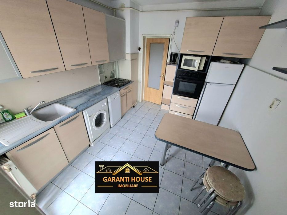 Zona Iza, apartament cu 3 camere, garaj sub bloc, boxa, 125 000€ neg.