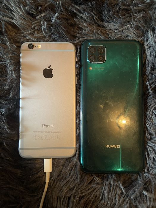 Vând două telefoane pentru piese