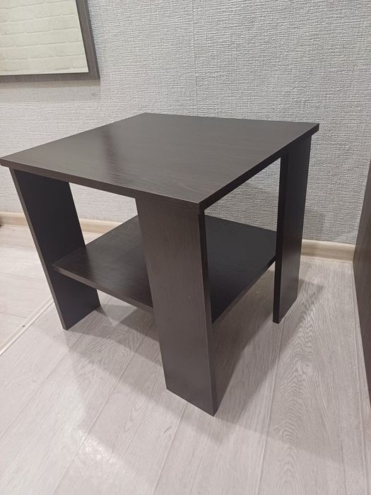 Столик с полкоой