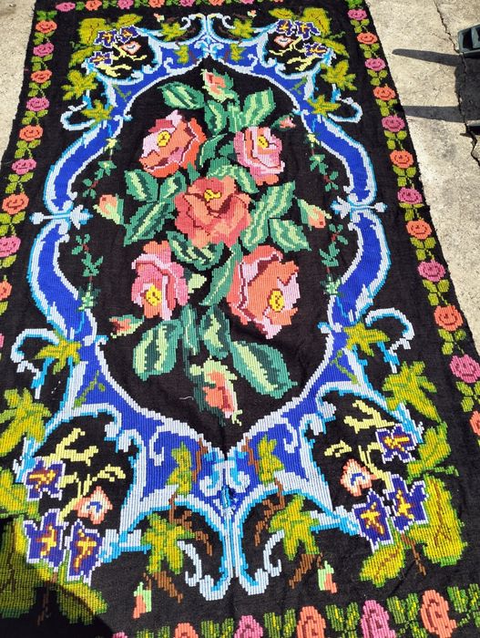 Covoare din lana si penea, țesute de mana