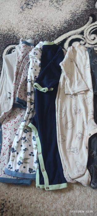 Продам коробку с детскими вещами