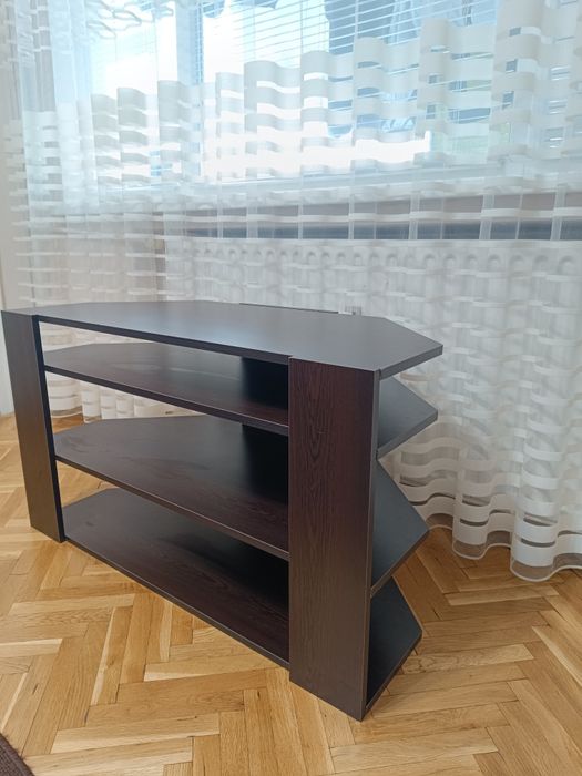 Продавам Тв шкаф