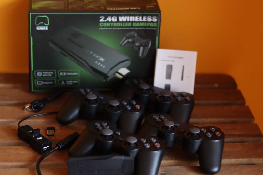 Ретро конзола Game Stick Lite 4K – с 4 безжични контролера и 500+ игри