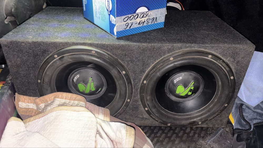 Сабвуфер 2 двенахи с усилителем на коробе