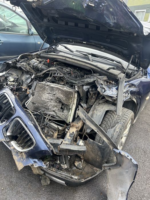 BMW X1 avariat frontal