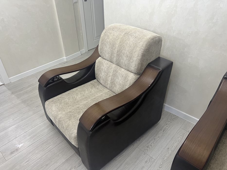 Диван кресло две штуки