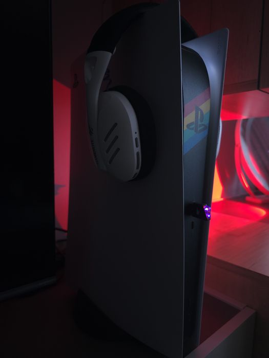 Продам PlayStation 5 с дисководом (PS5)