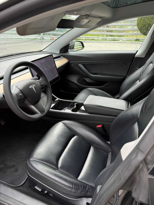 TESLA Model 3 2020 — imagine 3