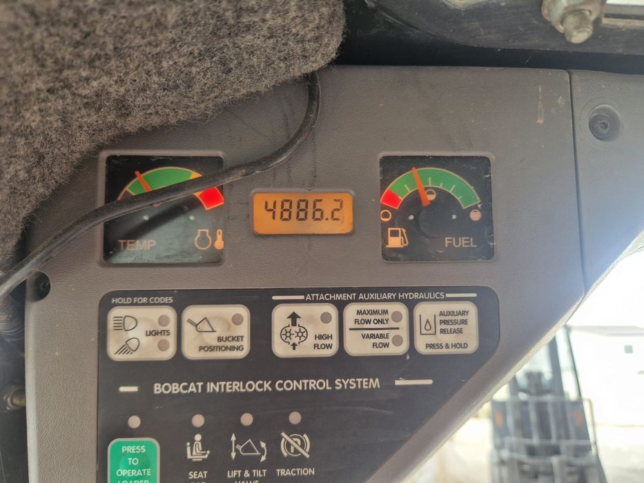 Vând Bobcat 773 3T