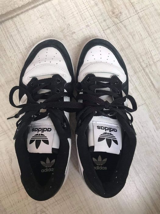 Бели кецове adidas