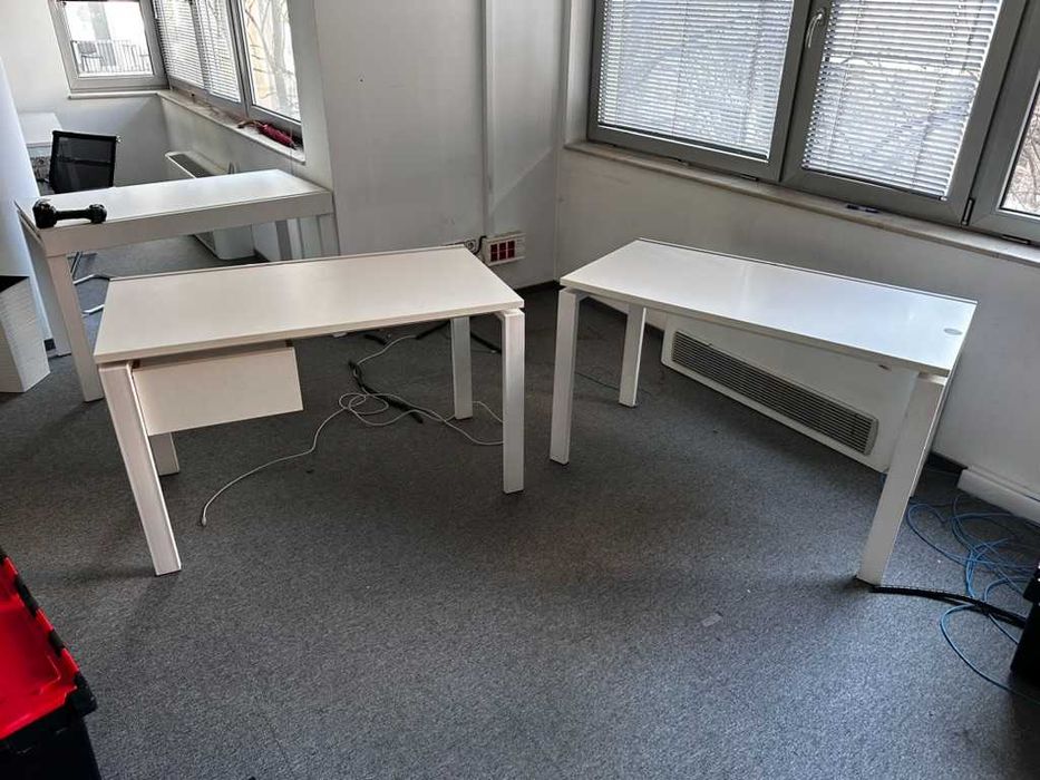 Офис бюра с метална основа + шкафове – 10 бр.