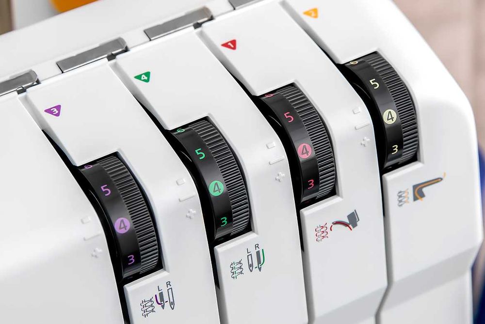 Оверлок Necchi C12 с нитевдевателем и мощным двигателем