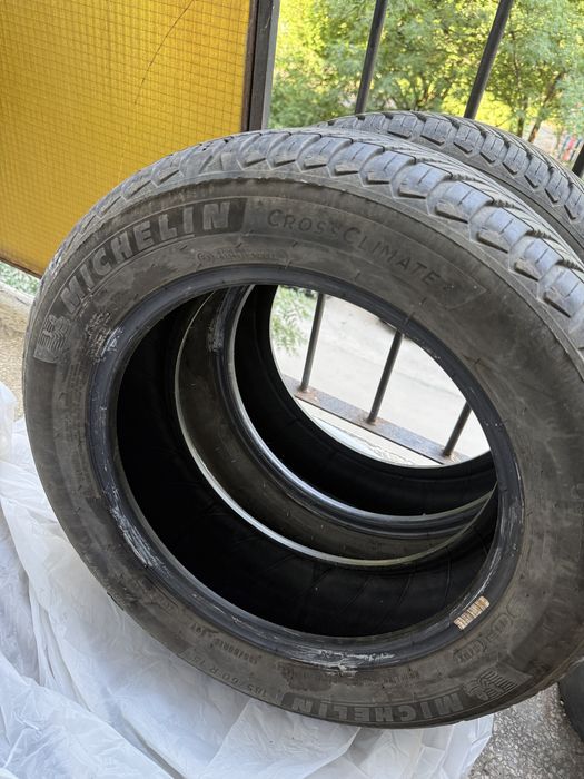 2 бр. Всесезонни гуми Michelin CrossClimate2 - 185/60 R15 (DOT 2121)