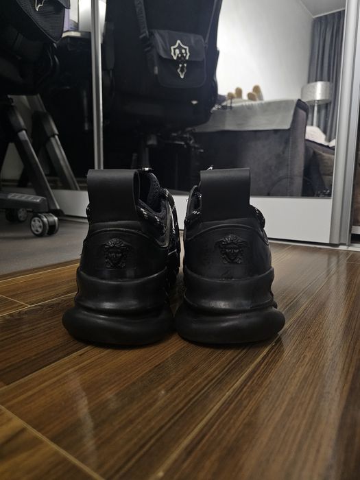 Versace chain reaction