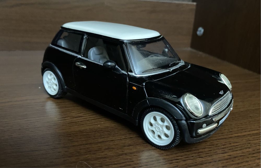 Метални коли 1:18