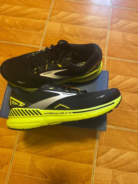 adidasi de alergare brooks Noi