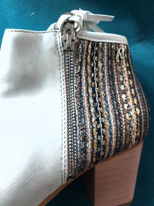 Испания, полностью кожа и замша!