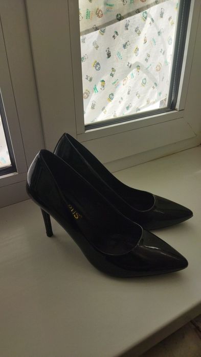 Продам женские лакированные туфли