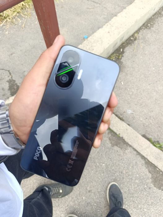 Продам срочно Poco f7 512/16