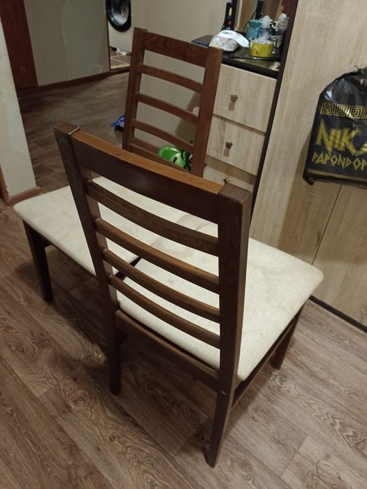 Продам стулья,б,у 8штук.