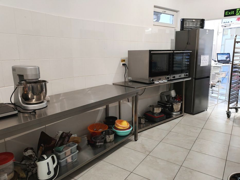 Laborator cofetarie la cheie – stare impecabilă | Curent trifazic 380V