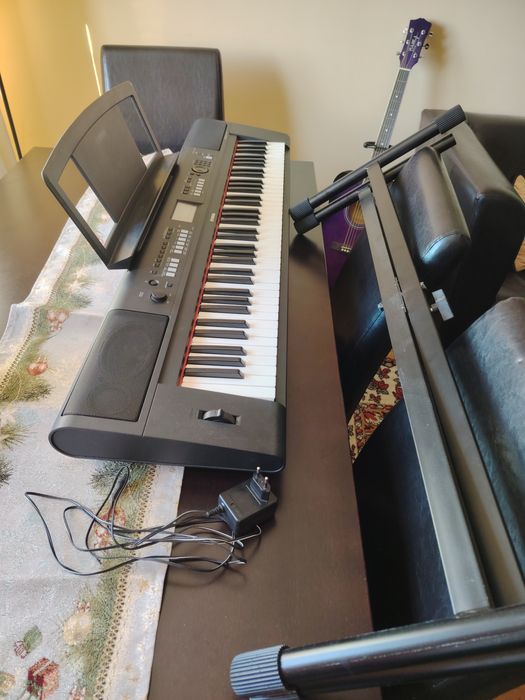 Pian digital Yamaha NP-V60