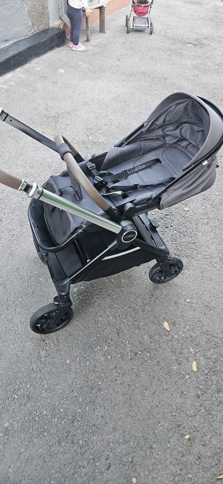 Продам коляску kidillo в отличном состоянии