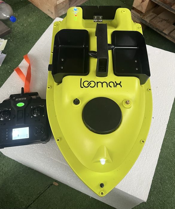 Barcă de nădit LoMax cu husă de protectie