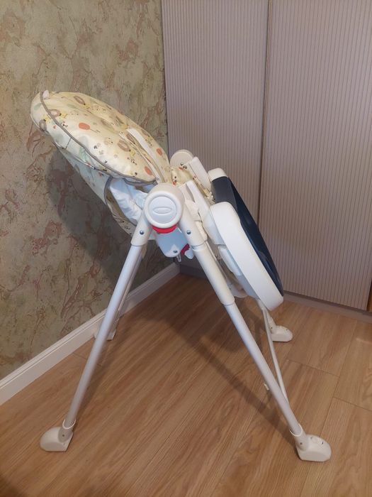 Vand scaun pentru copil