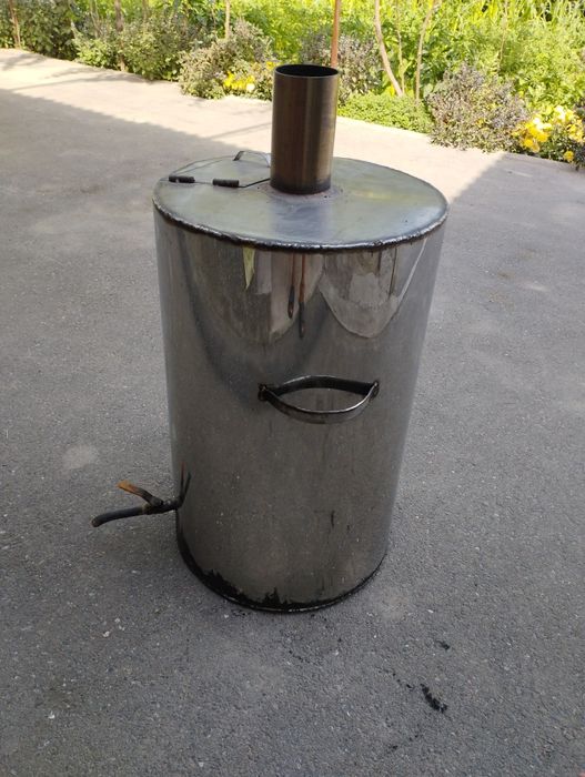 Choy qaynatadigan Samovor sotiladi