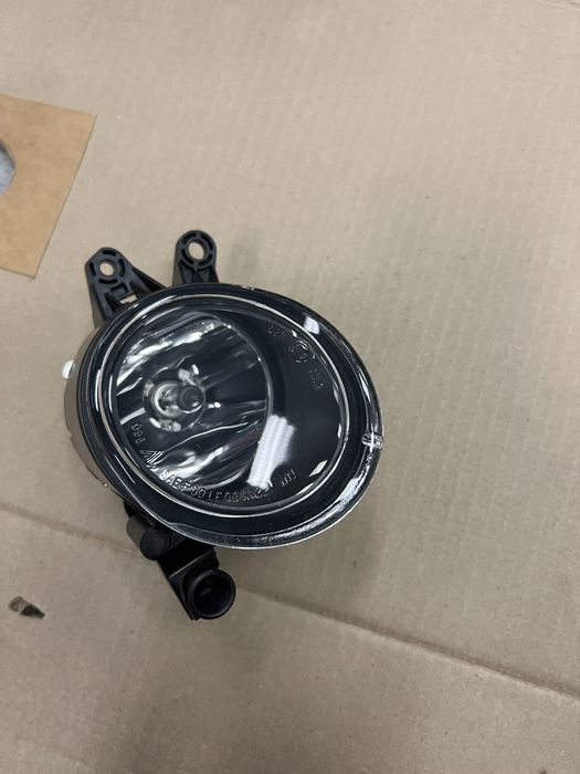 Audi A4 B8 2х десни халогена !НОВИ!