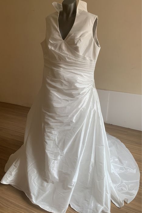 Rochie mireasa cu trena