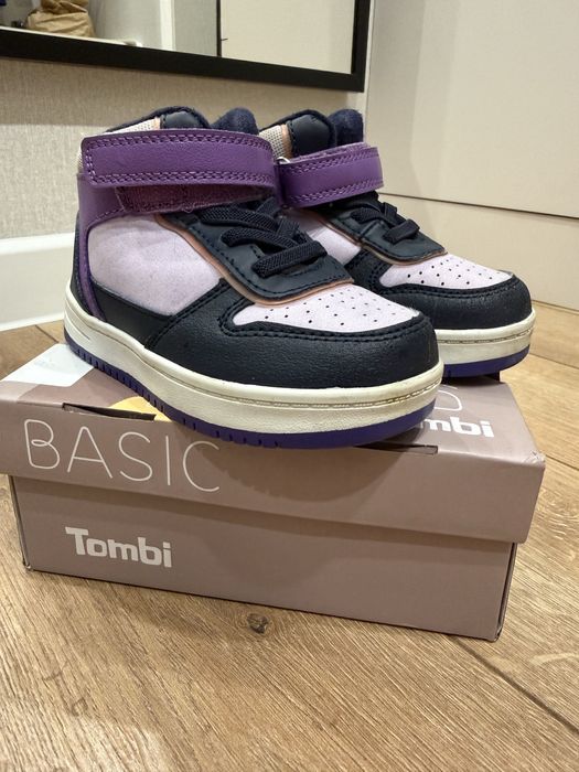 Кроссовки  весенние на девочку