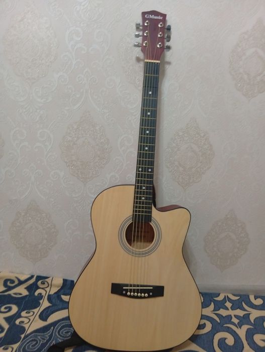 Сломанный гитара купил за 40к