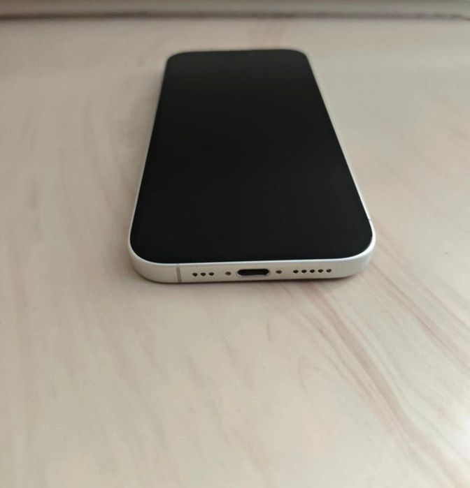 Iphone 16 alb 256gb impecabil 3800 lei
