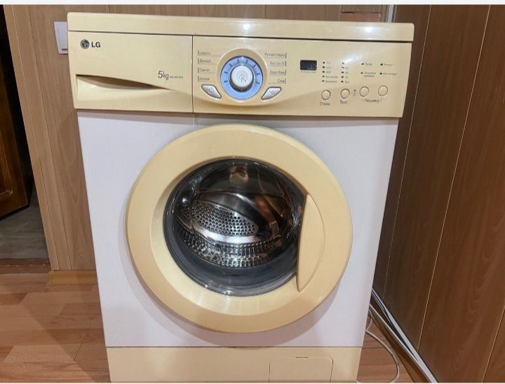 Срочно стиральную машинку LG 5 кг 600000